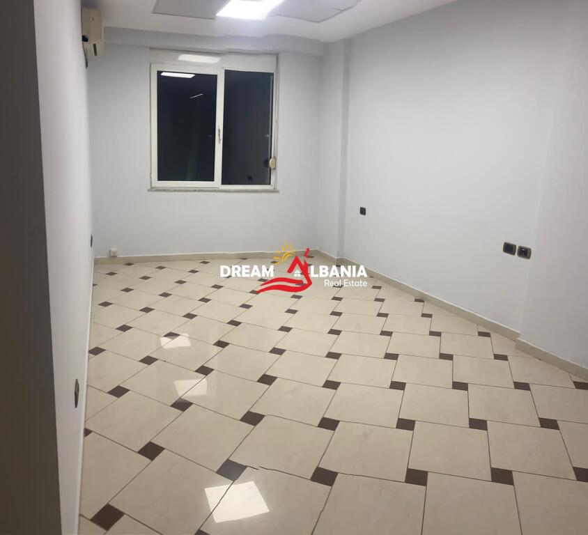 Ambient per zyre  me qera ne Bllok prae Juvenilies ne Tirane (ID 42611269)