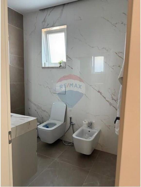 Villa - In Affitto - Viale Blu, Kamëz