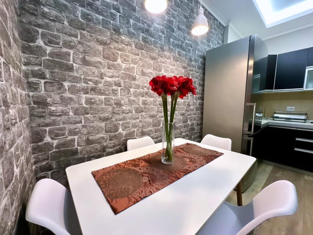 Myslym Shyri  🔺️ Affittiamo appartamento con garage:  2+1+balcone