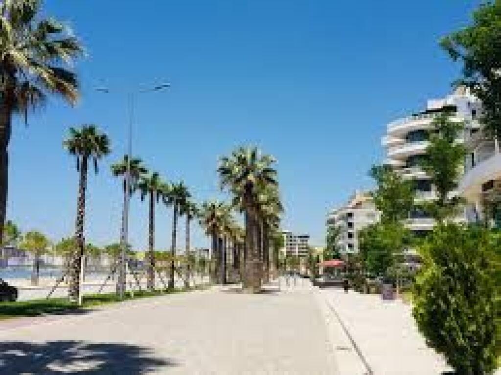 Casa privata con terreno in vendita sul Lungomare Vlore