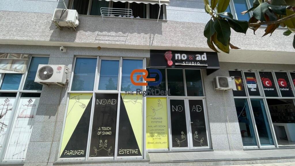 Presso Vila L, Vendesi Commerciale in Vendita, Con Planimetria Regolare Sul Corso Principale!!