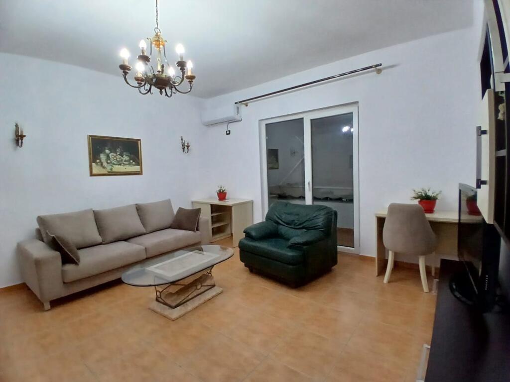 Jepet Me Qera Apartament 1+1+1 Ballkon