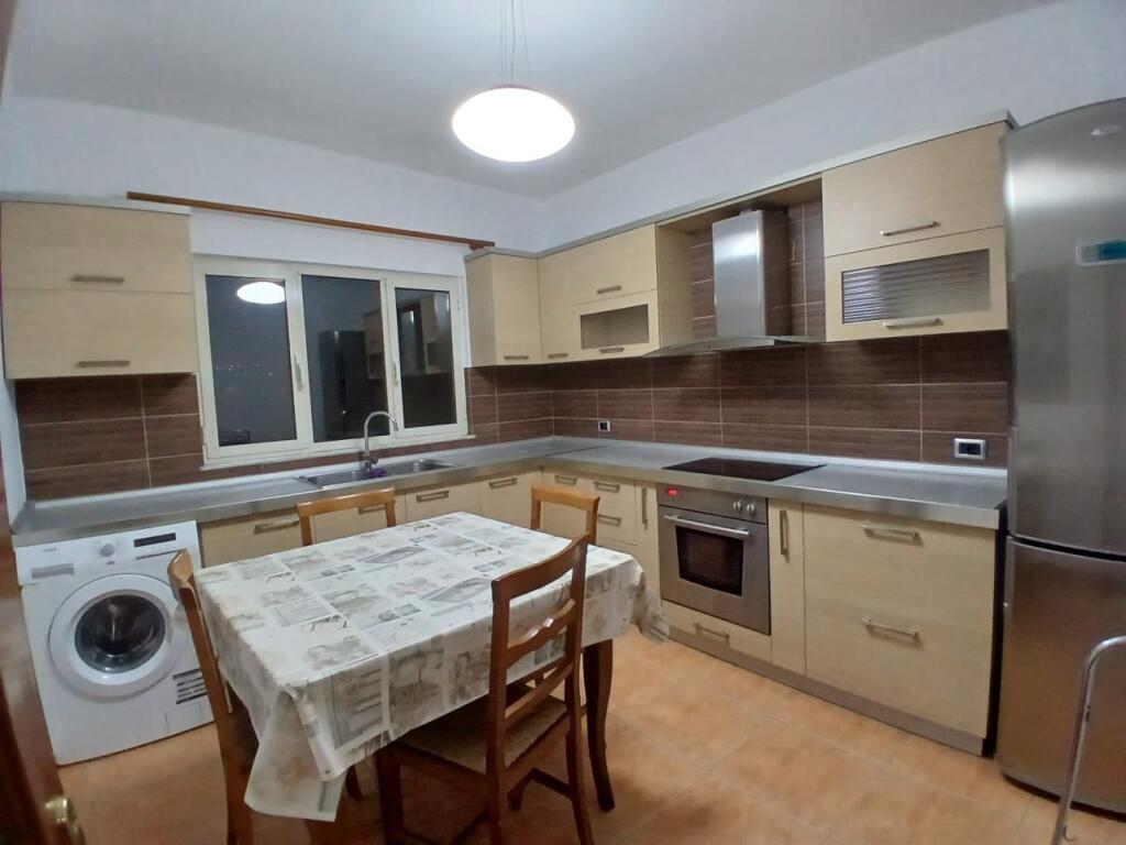 Jepet Me Qera Apartament 1+1+1 Ballkon