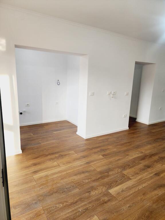 Apartment 2+1, Ali Dem!