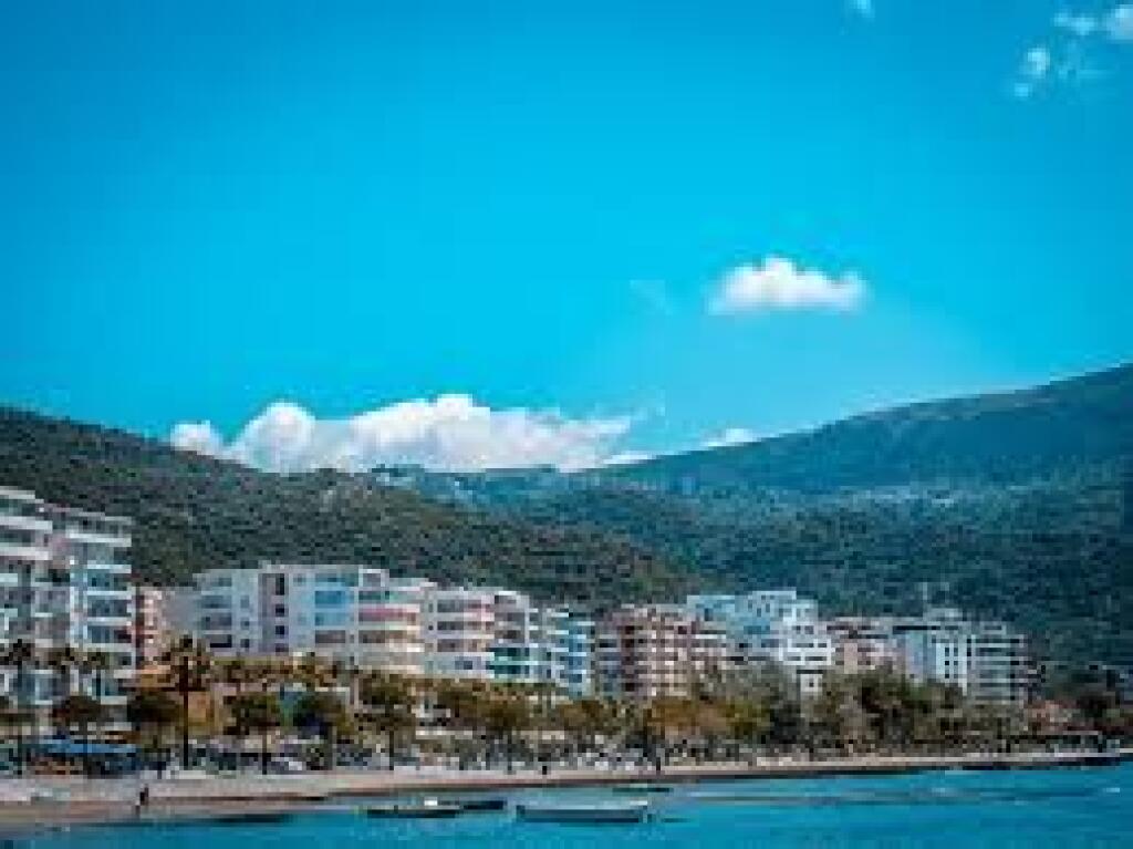 Casa privata con terreno in vendita sul Lungomare Vlore