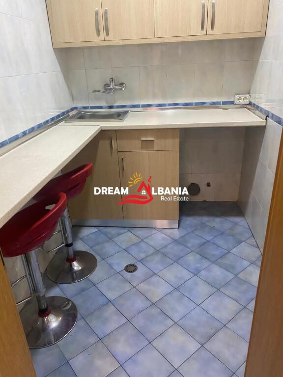 Ambient per zyre  me qera ne Bllok prae Juvenilies ne Tirane (ID 42611269)