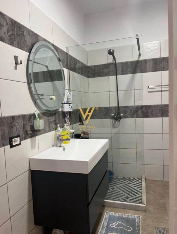 APPARTAMENTO 2+1+BLK IN AFFITTO VICINO AL EX CAMPO DI AVIAZIONE 75.000 LEKE