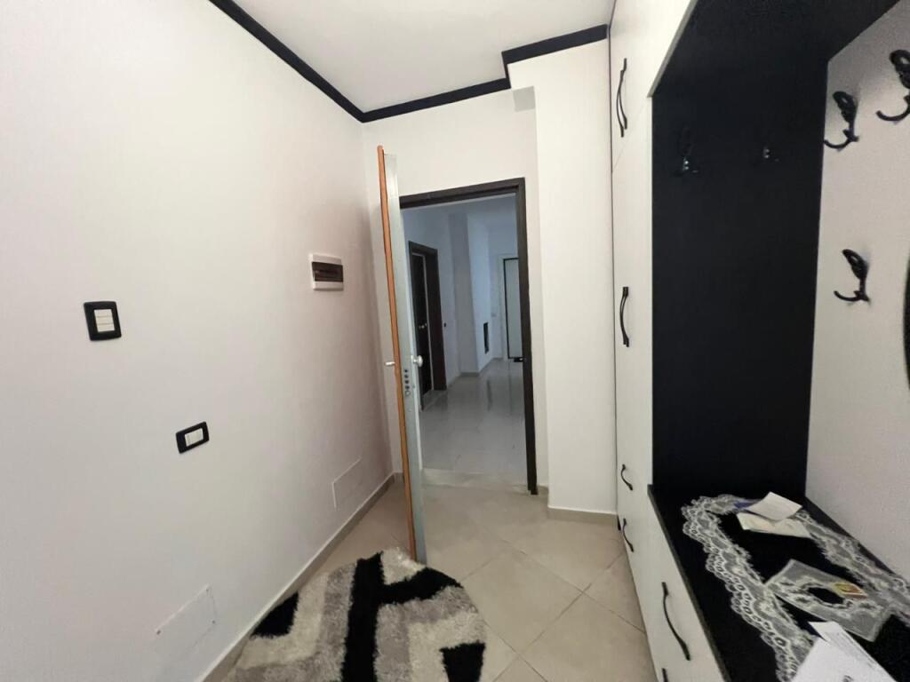 Apartament për qera – Liqeni i Thatë
