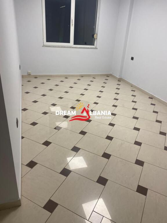 Ambient per zyre  me qera ne Bllok prae Juvenilies ne Tirane (ID 42611269)