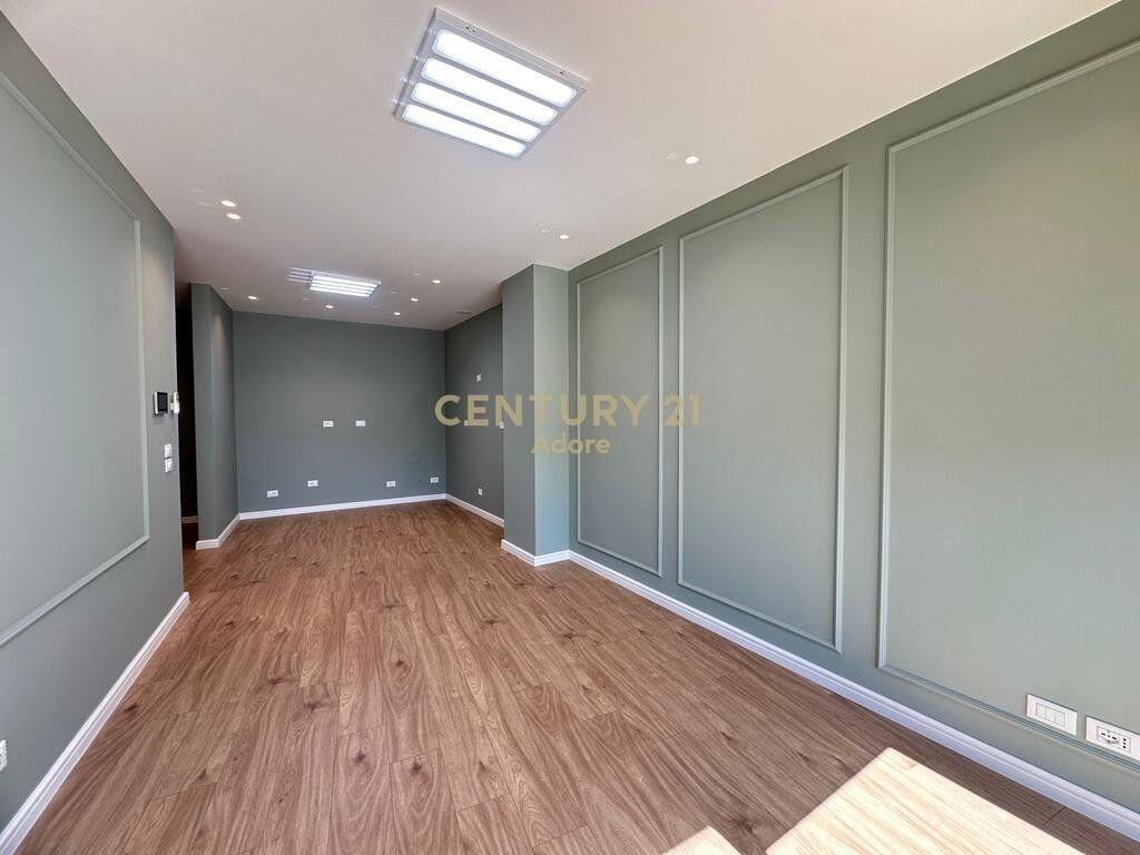 Zyra per Qira tek Lake View! 1,400 € /Muaj