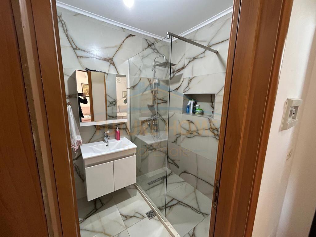 In vendita, Appartamento 1+1, Shkëmbi Kavajës