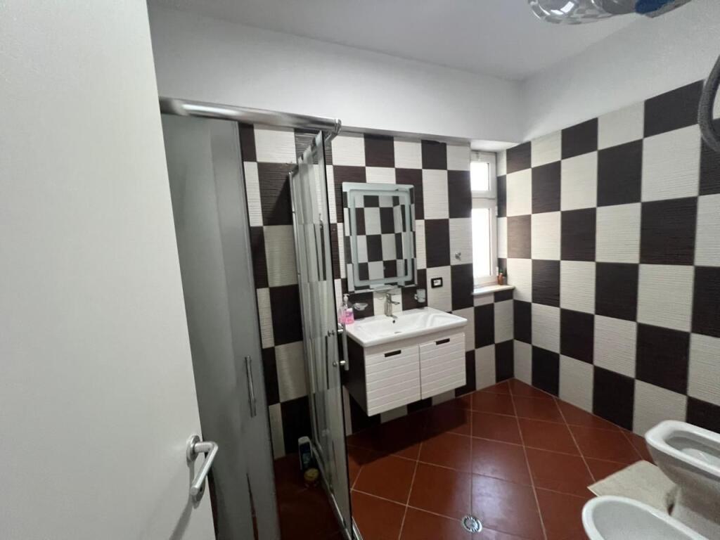 Apartament për qera – Liqeni i Thatë