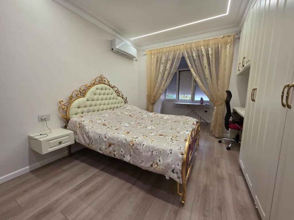 Affittasi appartamento 1+1 con cucina e sala da pranzo separate vicino alla Facoltà di Giurisprudenza ,