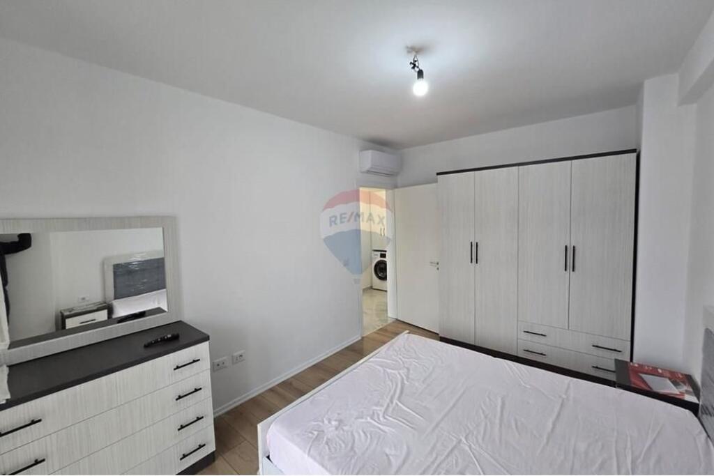 Apartament 1+1+parkim me qira Shkolla Baletit
