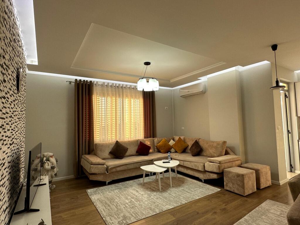 APARTAMENT 2+1+2 PER QIRA NE ASTIR PRANE BAR ARTISTIT!
