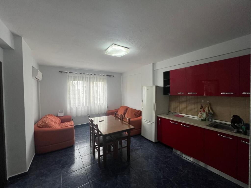 Jepet apartament 1+1 me qira tek Bulevardi Zogu i pare, tek New Jorku.
