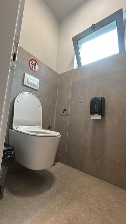 VENDITA AMBIENTE COMMERCIALE 76 M2 ALI DEMI 330.000 EURO