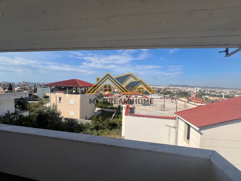 VENDESI CASA SU 3 PIANI A ARAPAJ, DURRES