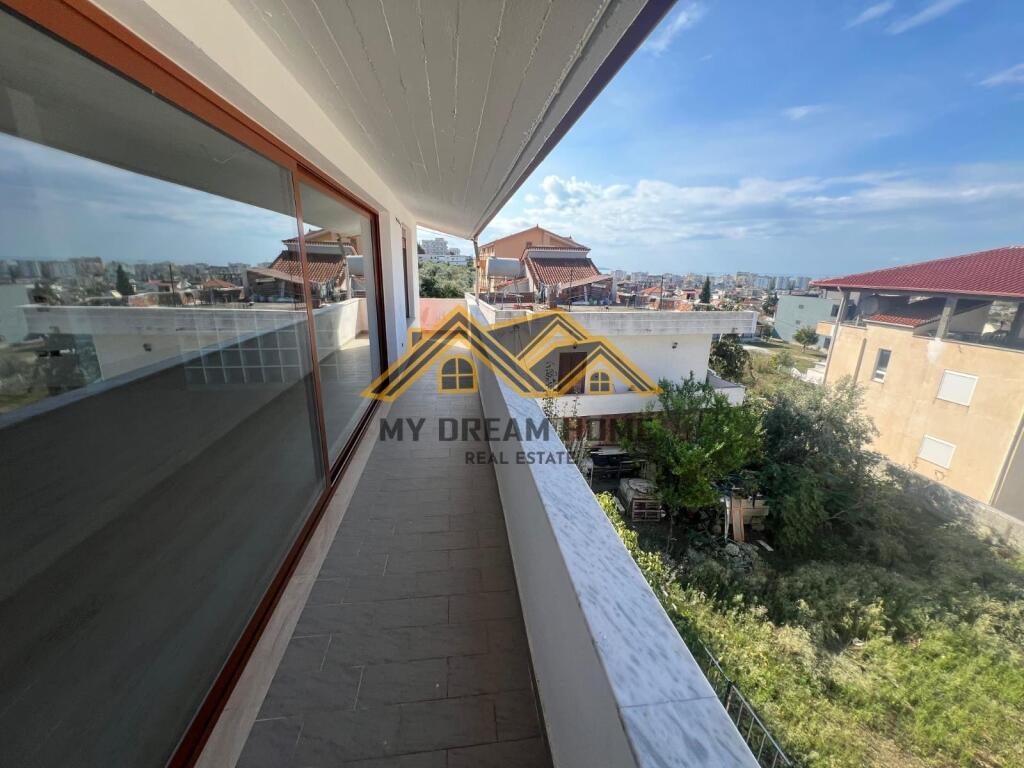 VENDESI CASA SU 3 PIANI A ARAPAJ, DURRES