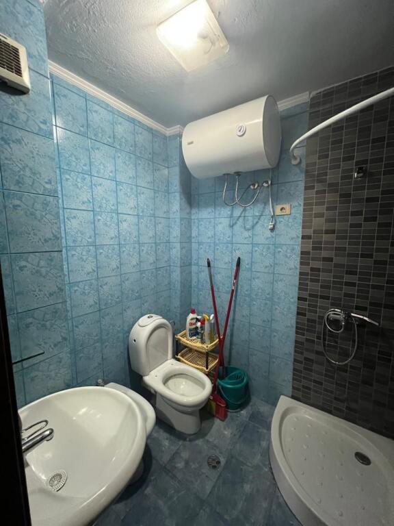 Jepet apartament 1+1 me qira tek Bulevardi Zogu i pare, tek New Jorku.