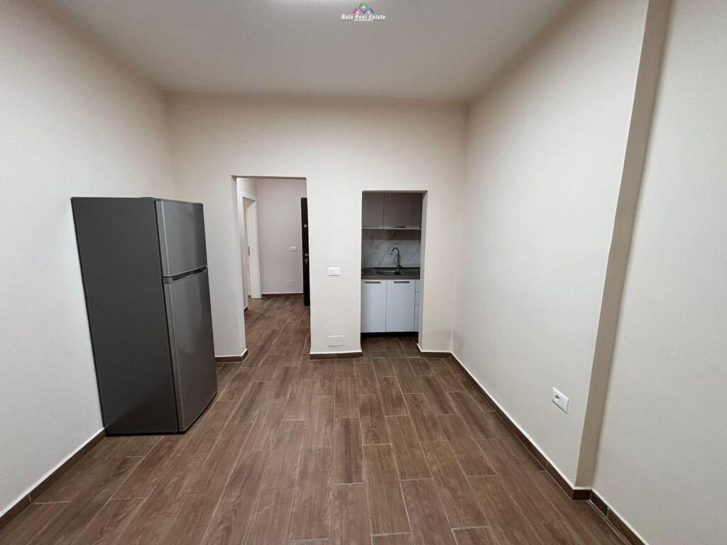 Zyre Me Qera Ne Myslym Shyr (BZ2742) Tirane