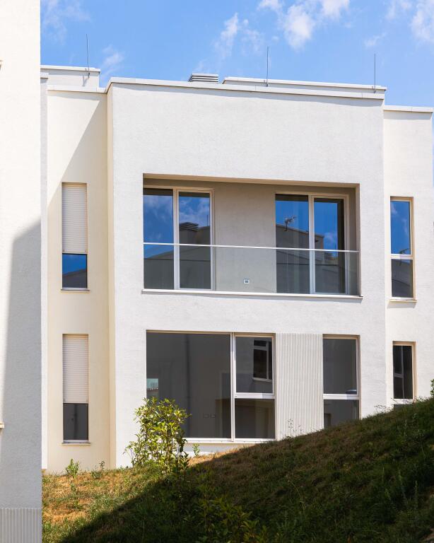 SELLING 3-STORY VILLA IN FARKË – NEAR THE LAKE!