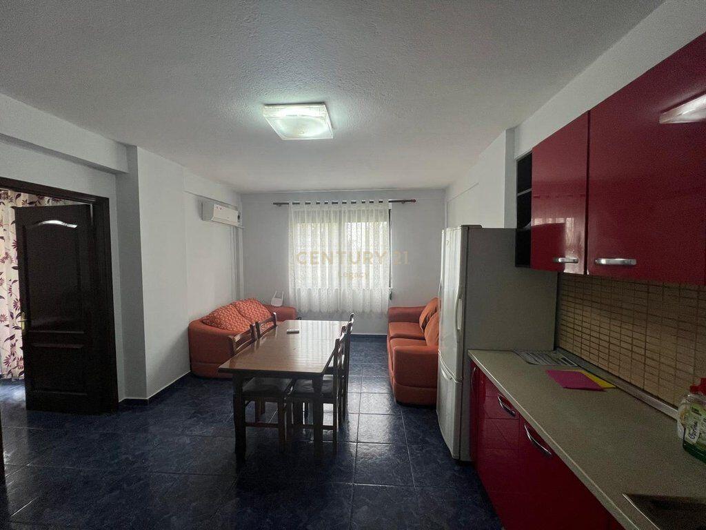 Jepet apartament 1+1 me qira tek Bulevardi Zogu i pare, tek New Jorku.