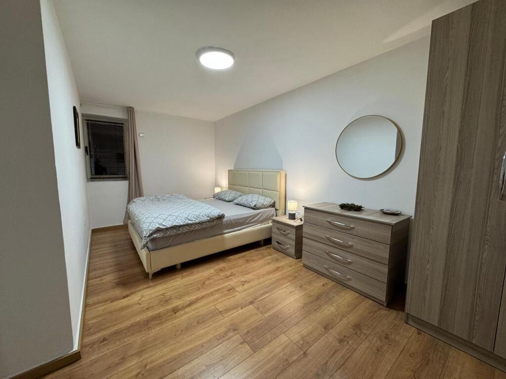 JEPET ME QERA APARTAMNET 1+1  450 EURO    