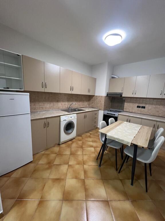 Apartament 1+1 me qera prane Petro Ninit!
