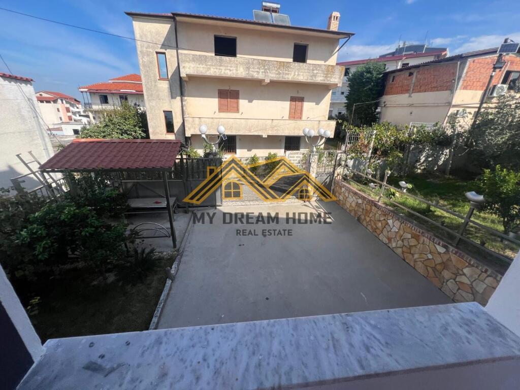 VENDESI CASA SU 3 PIANI A ARAPAJ, DURRES