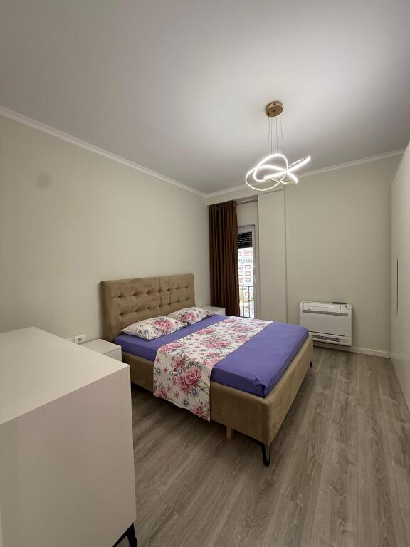 🏠AFFITTASI Appartamento 2+1 📍Residenza Quartum 🏢Piano: 5, con ascensore  🛋L'ingresso è arredato 💶 Prezzo : 80.000 Leke