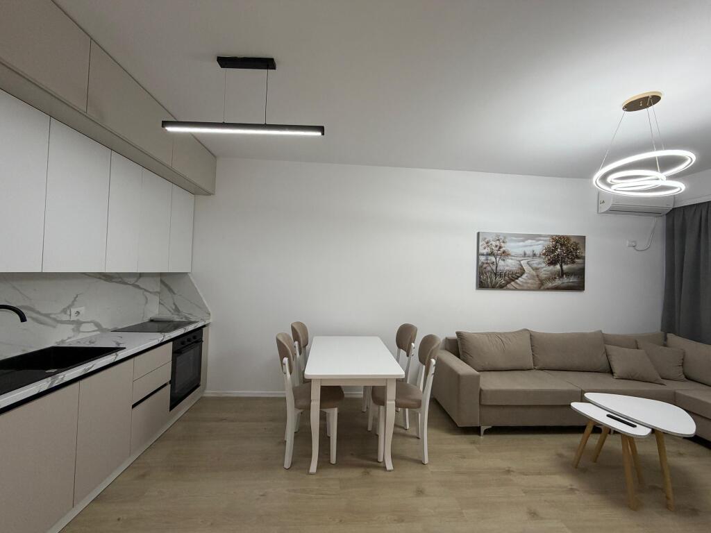 Apartamet 2+1 me parkim per qira te Komuna e Parisit