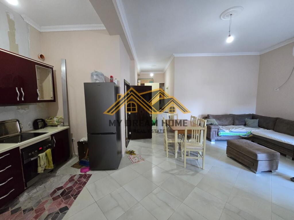 SHITET APARTAMENT 2+1+ NJE POST PARKIMI TEK SHKEMBI I KAVAJES!!