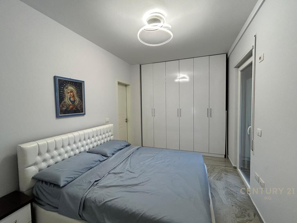 AFFITTASI APPARTAMENTO 3+2 CON POSTO AUTO A 21 DHJETORI. 1.100 € /Mese