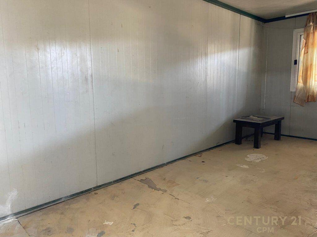 Jepet me qira kapanon 1900 m² buzë autostradës Durrës–Tiranë, pranë Kolegjit “Turgut Ozal”!