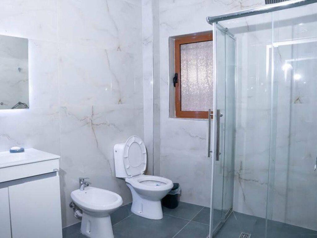 Appartamento 2+1 In Affitto in via Gjon Bukuzu, vicino al Ristorante Durrësi, Tirana 900 € /Mese