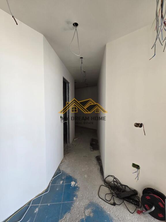 VENDESI APPARTAMENTO 2+1+3 CENTRO DURRES!