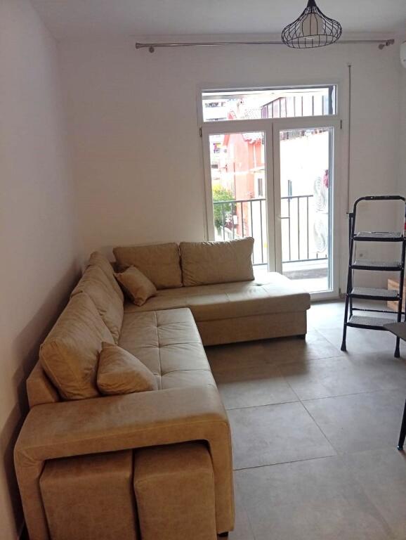 🏠 Jepet me Qera Apartament 1+1 ne 5 Maji afer me Cocordin