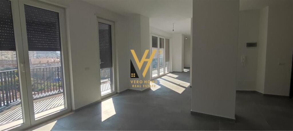 UFFICIO DI 220 M2 IN AFFITTO AL 9° PIANO 2.500 EURO