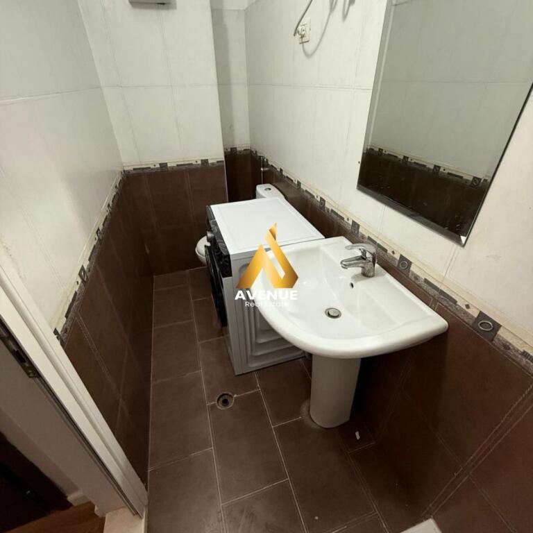 Jepet me qira apartament 1+1 – Rruga Rrapo Hekali (pranë Xhangollit)