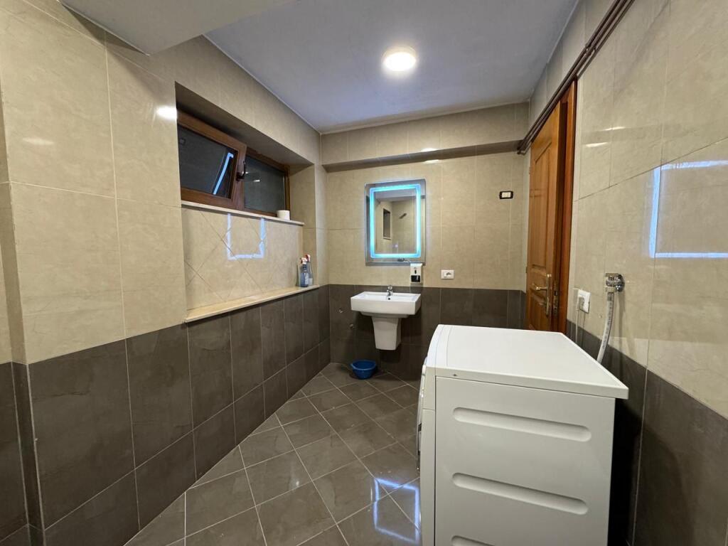 JEPET ME QERA APARTAMNET 1+1  450 EURO    
