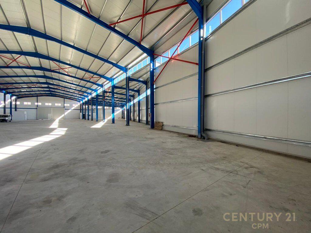 Jepet me qira kapanon 1900 m² buzë autostradës Durrës–Tiranë, pranë Kolegjit “Turgut Ozal”!