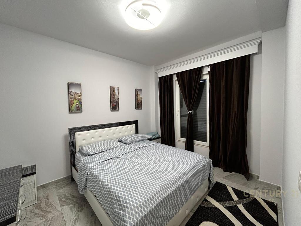 AFFITTASI APPARTAMENTO 3+2 CON POSTO AUTO A 21 DHJETORI. 1.100 € /Mese