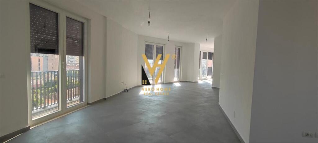 UFFICIO DI 220 M2 IN AFFITTO AL 9° PIANO 2.500 EURO