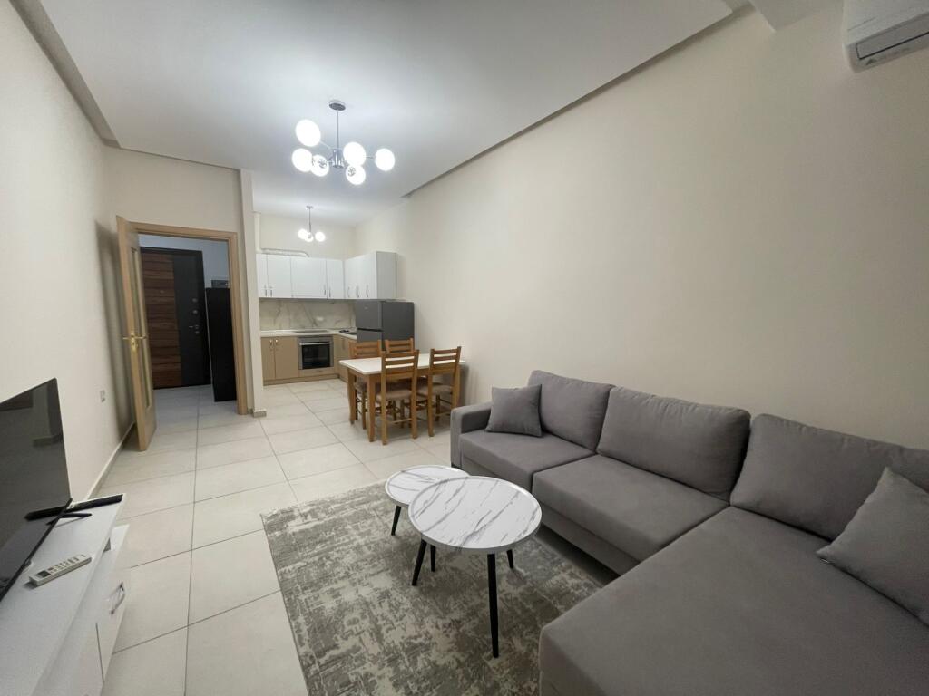 Shitet apartament 1+1 ne Fresk, rruga e Dajtit