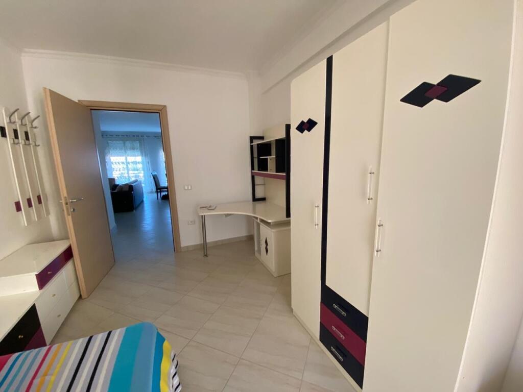 4+1,i mobiluar rruga peti liqeni i thate,cmimi 900 euro