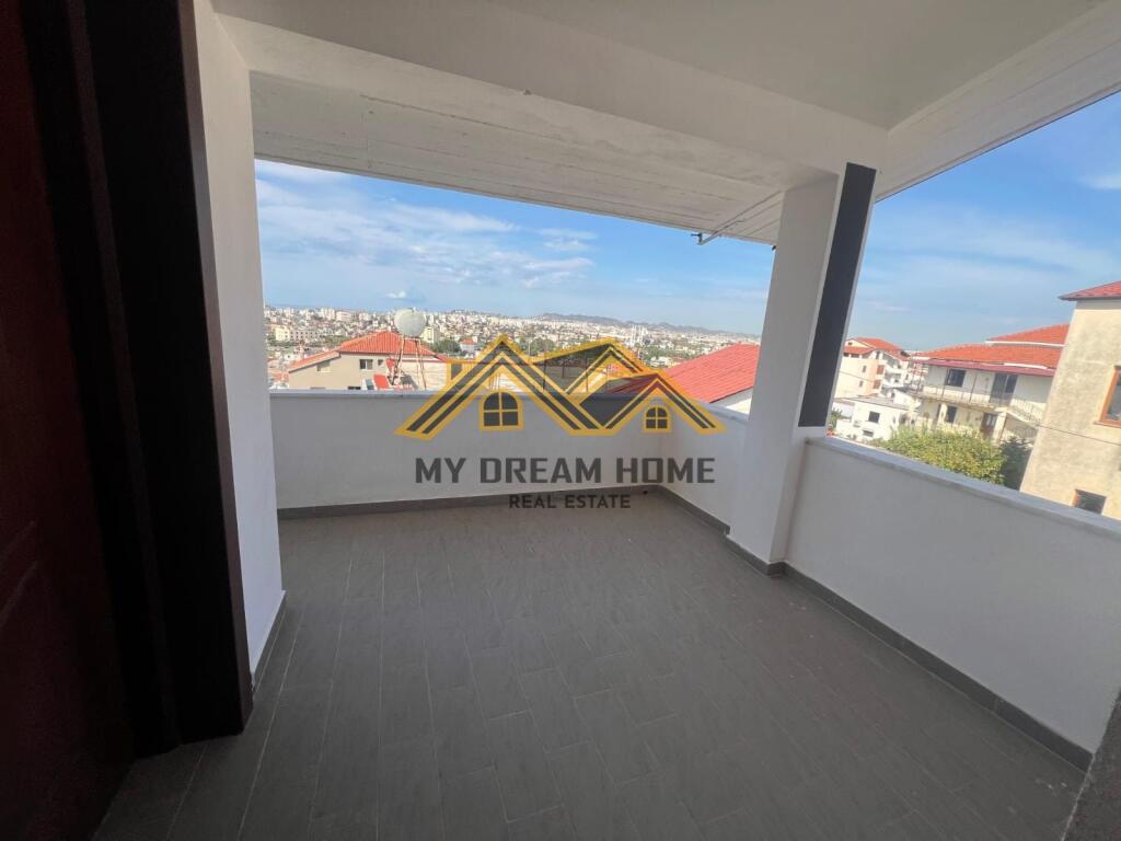 VENDESI CASA SU 3 PIANI A ARAPAJ, DURRES