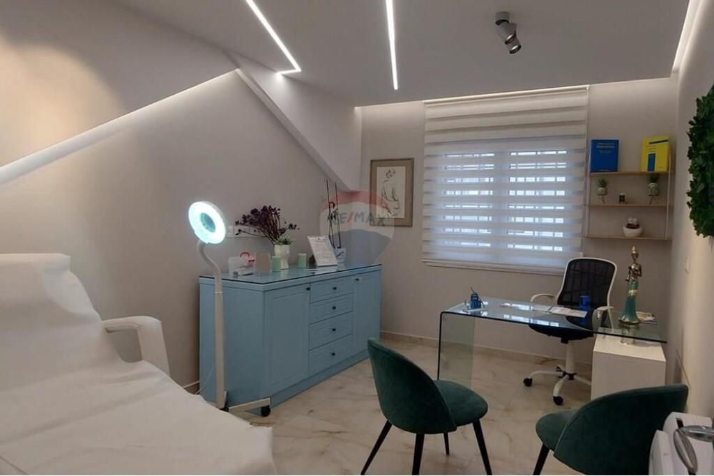 DERMATO-ESTHETIC CLINIC / OFFICE ENVIRONMENTI'm  