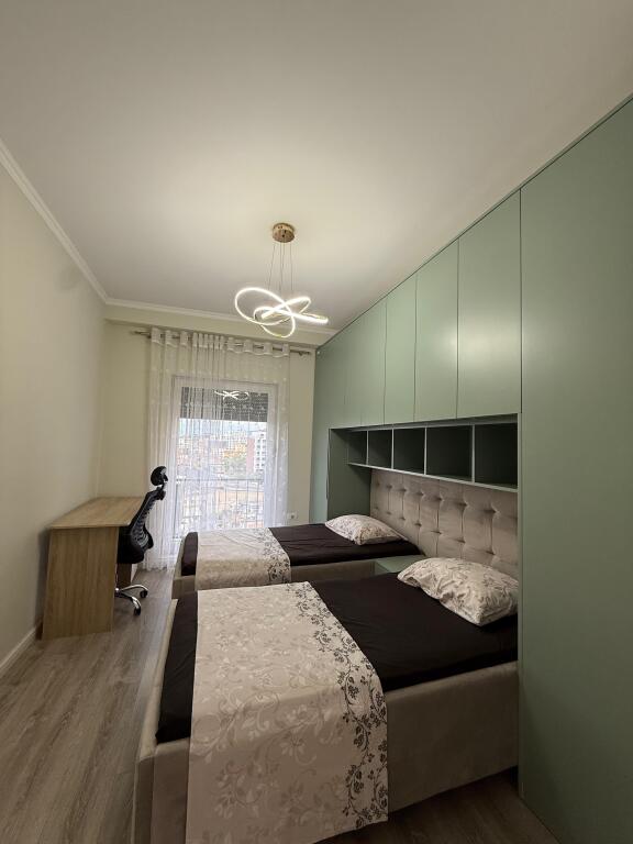 🏠AFFITTASI Appartamento 2+1 📍Residenza Quartum 🏢Piano: 5, con ascensore  🛋L'ingresso è arredato 💶 Prezzo : 80.000 Leke