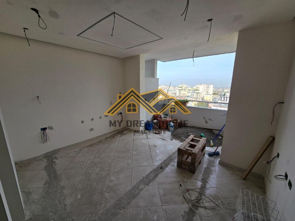 VENDESI APPARTAMENTO 2+1+3 CENTRO DURRES!